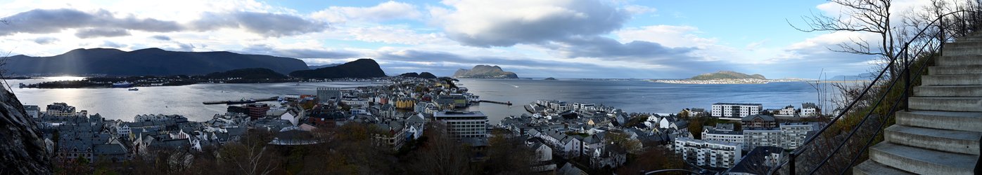 Vista di Ålesund da scalinata verso il viewpoint